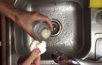 Как почистить яйцо за 5 секунд