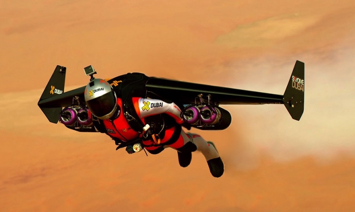 На реактивном ранце Jet Man над Дубаем
