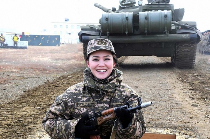 Красивые девушки из армии Казахстана