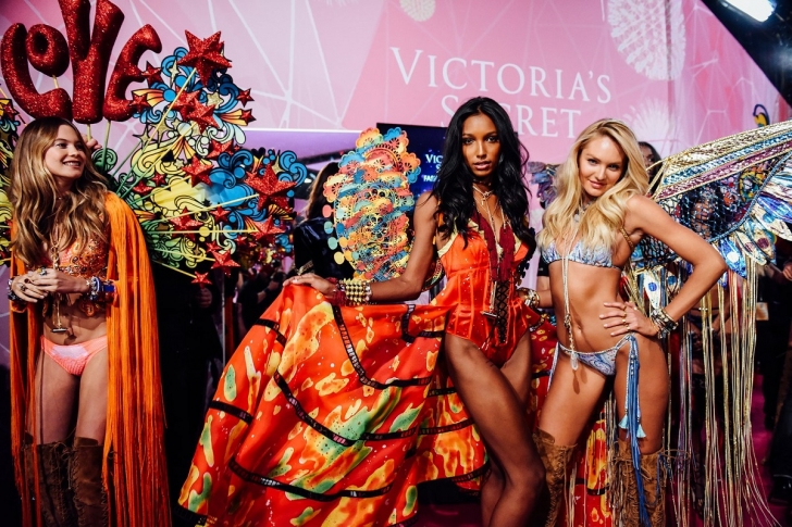 Victoria’s Secret - яркие фотографии шоу за кулисами