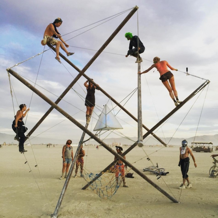 30 самых безумных и ошеломляющих фото с фестиваля планеты Burning Man 2016