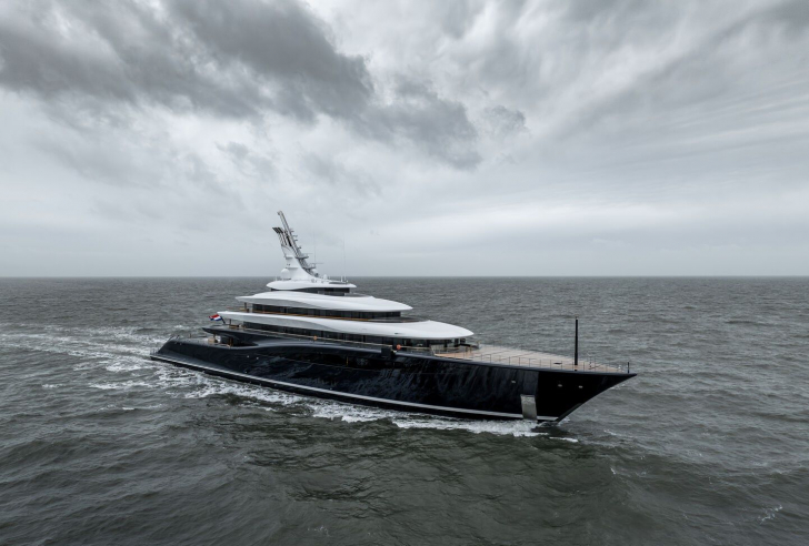 119-   Feadship 821     